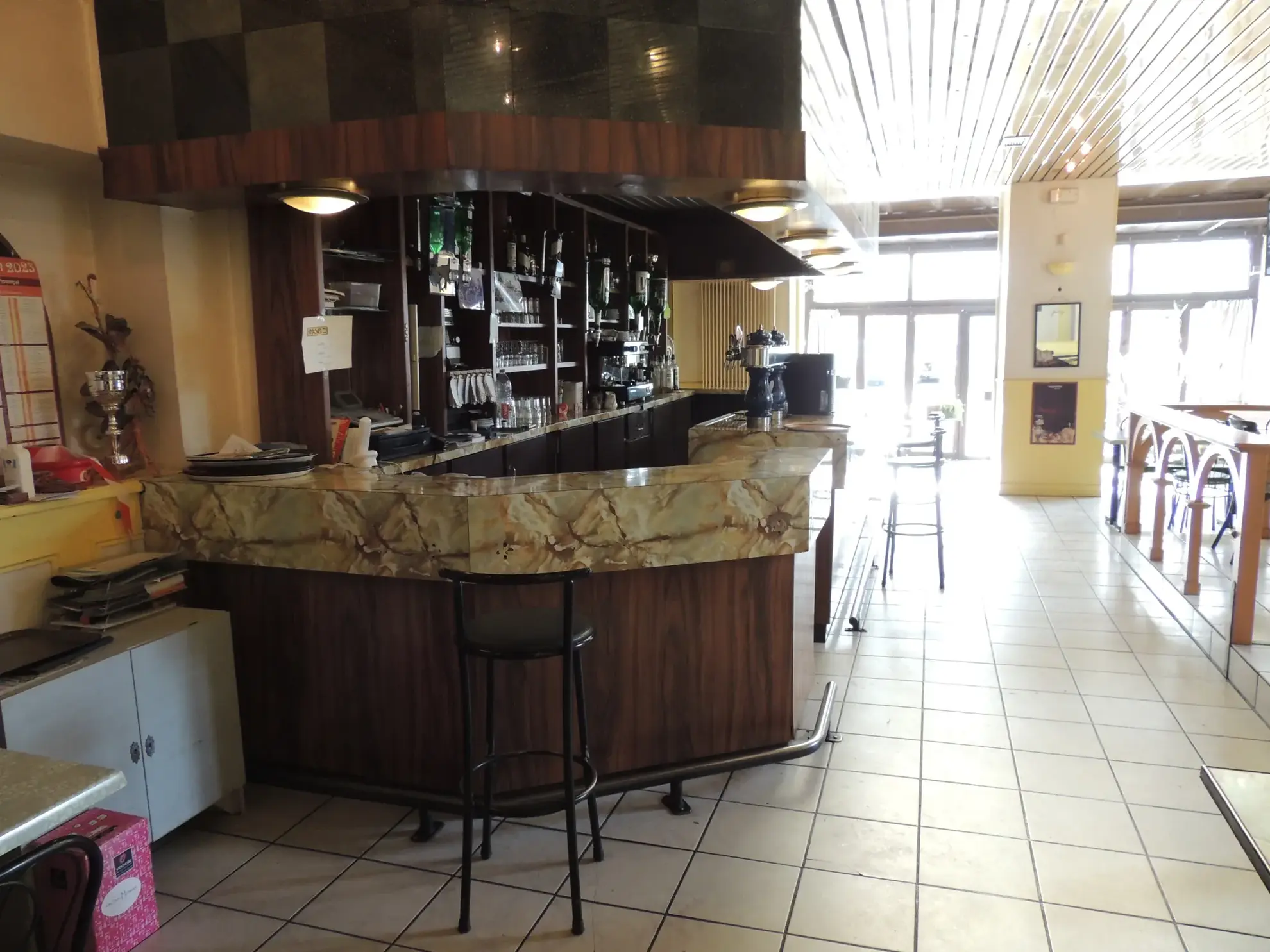 Fonds de commerce de bar-brasserie avec terrasse à Villefranche de Rouergue 