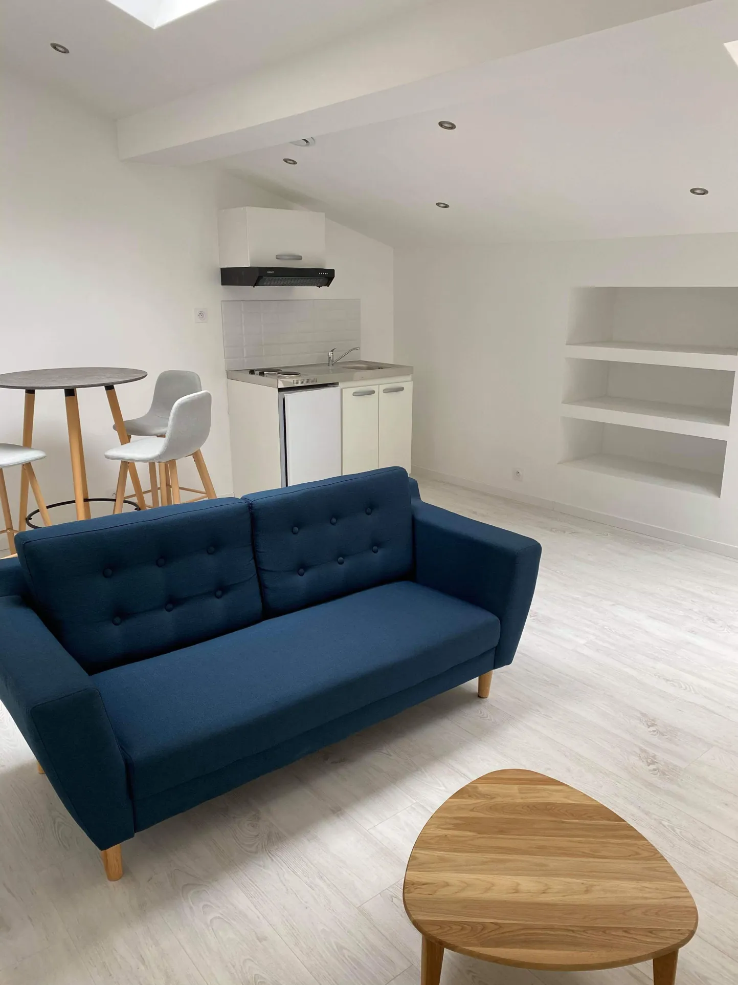 Immeuble à vendre à Sommieres avec deux appartements rénovés en centre-ville