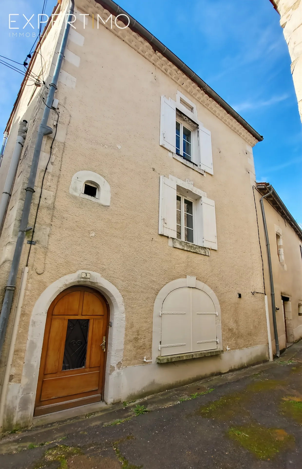 Maison à vendre de 75 m² avec cour et fournil à Lisle, secteur Tocane