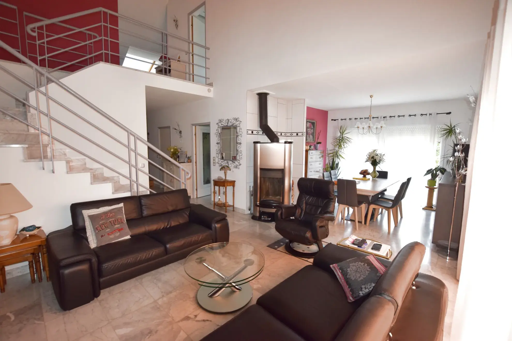 Belle maison moderne avec 4 chambres, jardin et garage à L'Isle-sur-le-Doubs