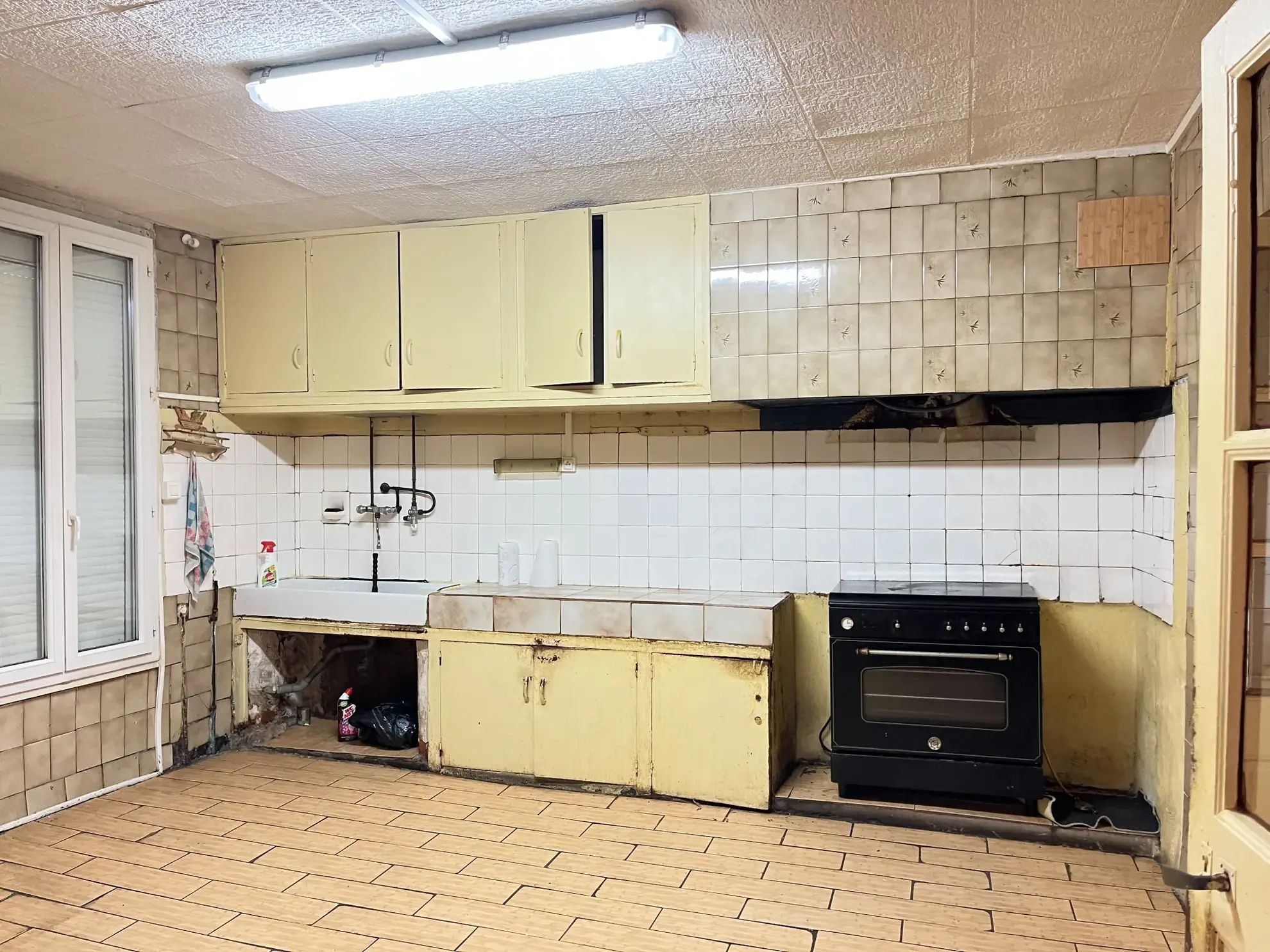 Maison à rénover à Gignac (34150) avec caves, combles et terrasse - Potentiel d'aménagement 