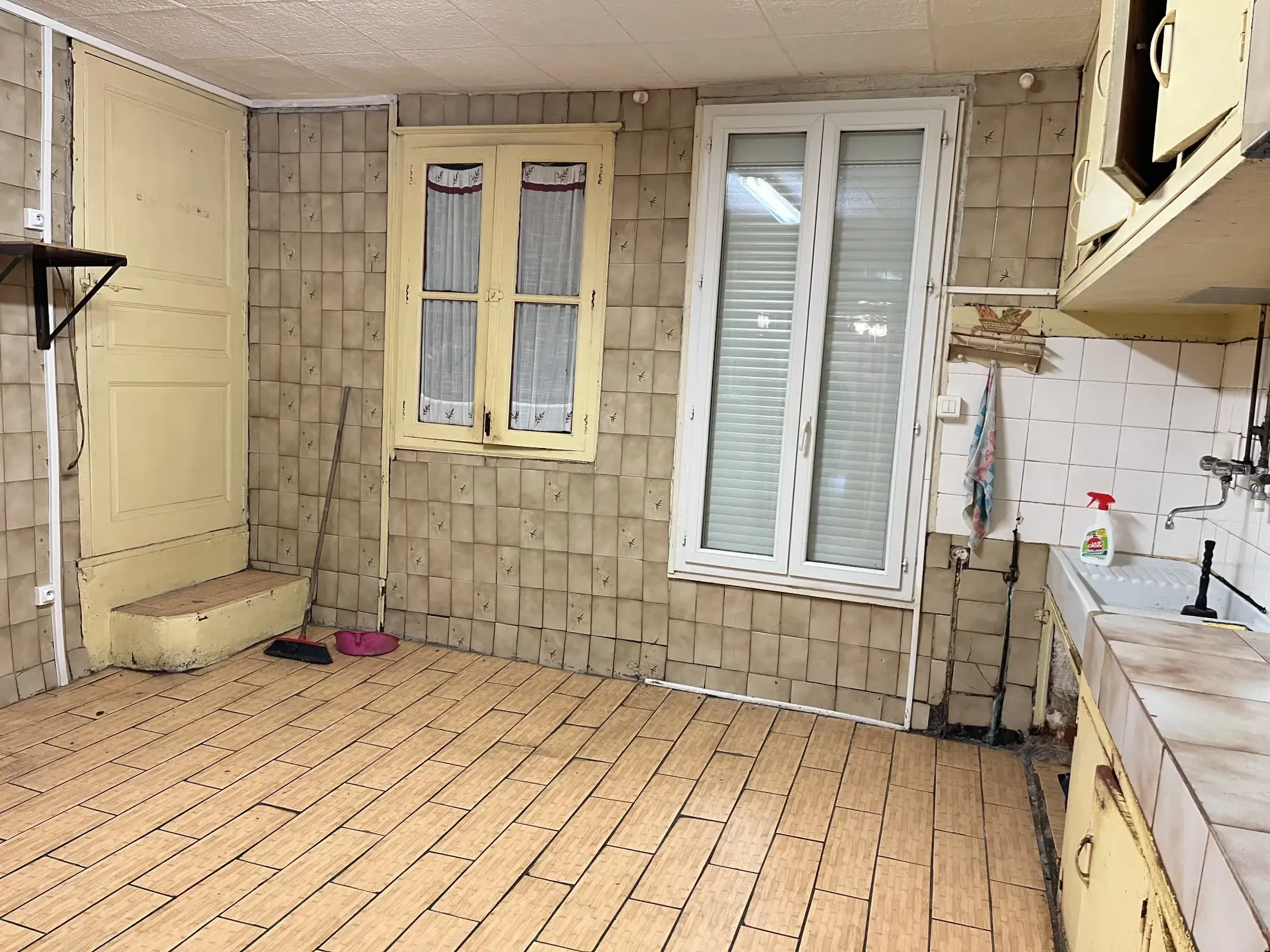 Maison à rénover à Gignac (34150) avec caves, combles et terrasse - Potentiel d'aménagement 