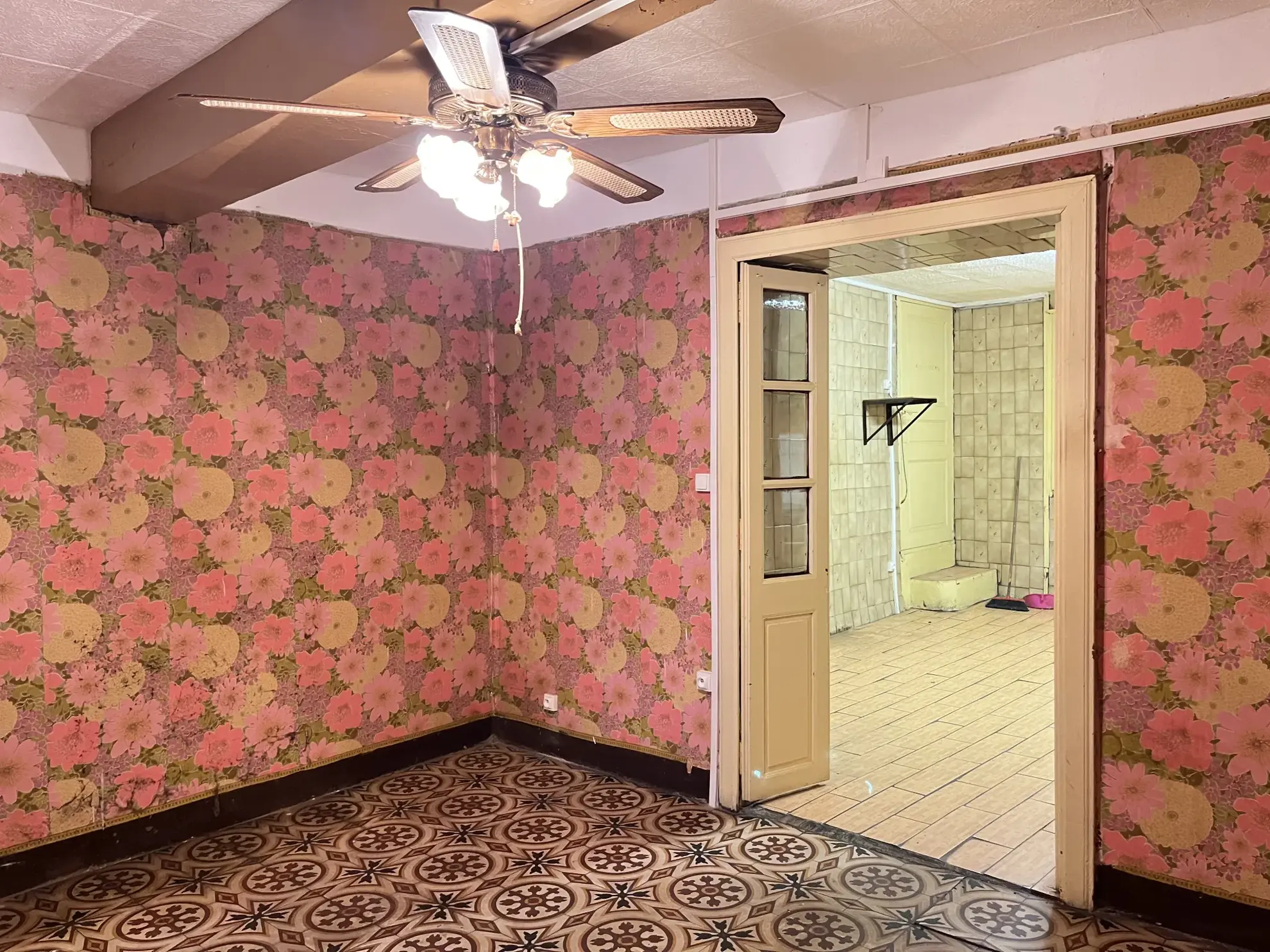 Maison à rénover à Gignac (34150) avec caves, combles et terrasse - Potentiel d'aménagement 