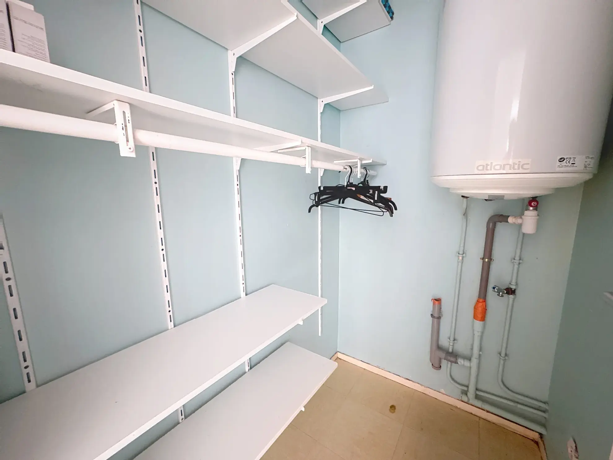 Studio de 33 m² à vendre à St Genis Laval avec parking et cave 