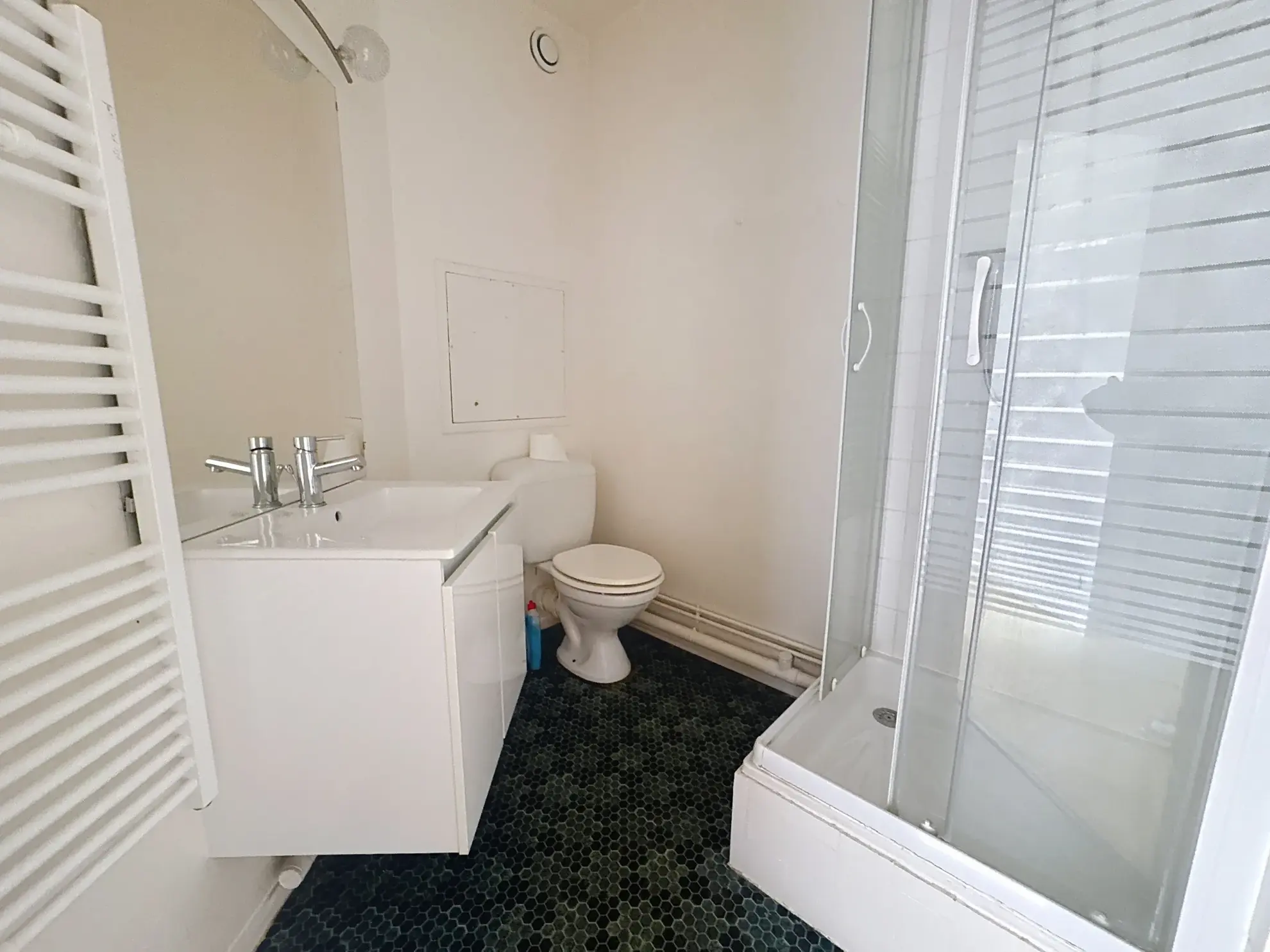 Studio de 33 m² à vendre à St Genis Laval avec parking et cave 