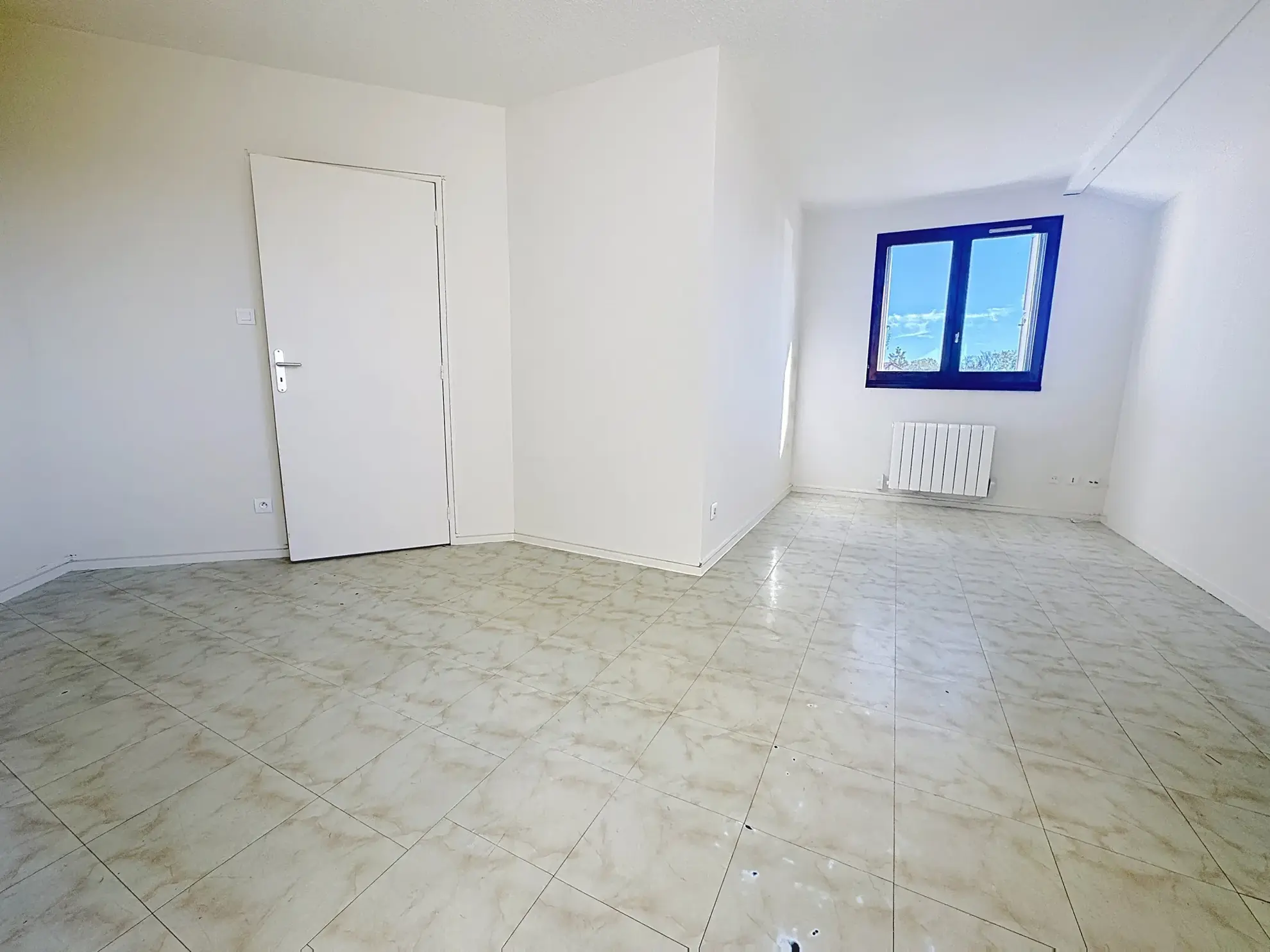 Studio de 33 m² à vendre à St Genis Laval avec parking et cave 