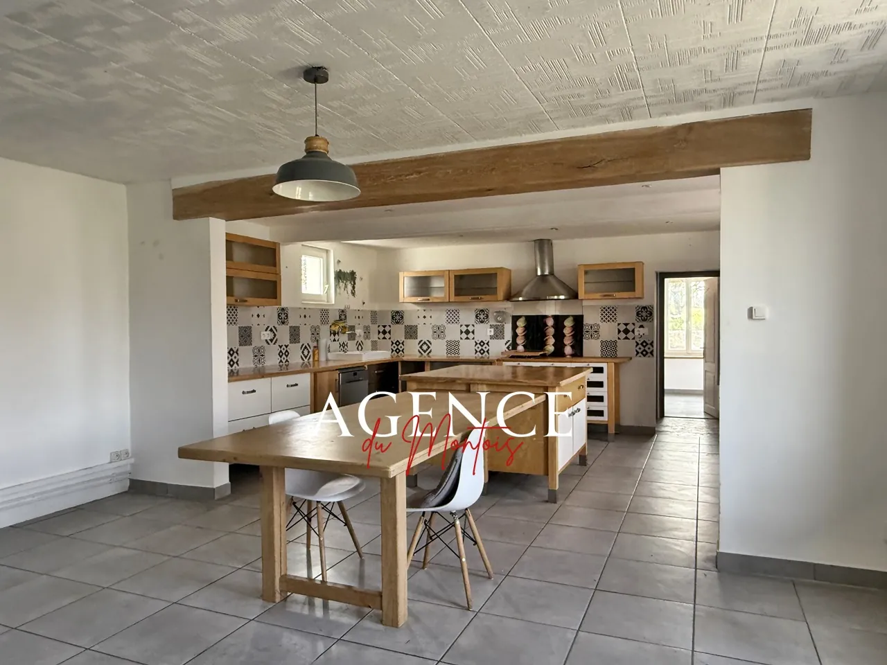 Maison de village indépendante à Sergines, jardin clos, 85 m², classe F énergétique