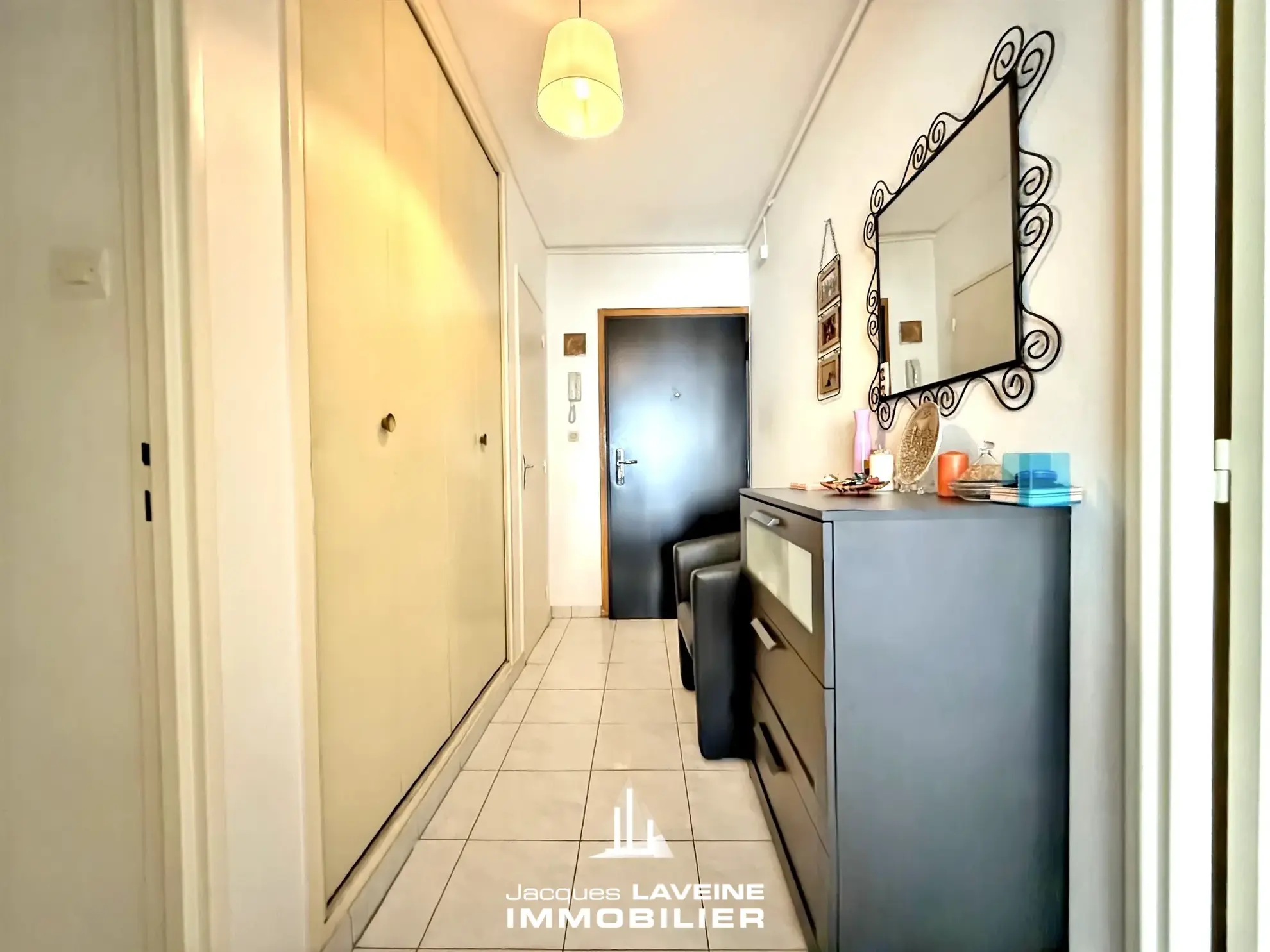 Bel appartement 2 pièces à Metz, dernier étage avec loggia et proximité gare 