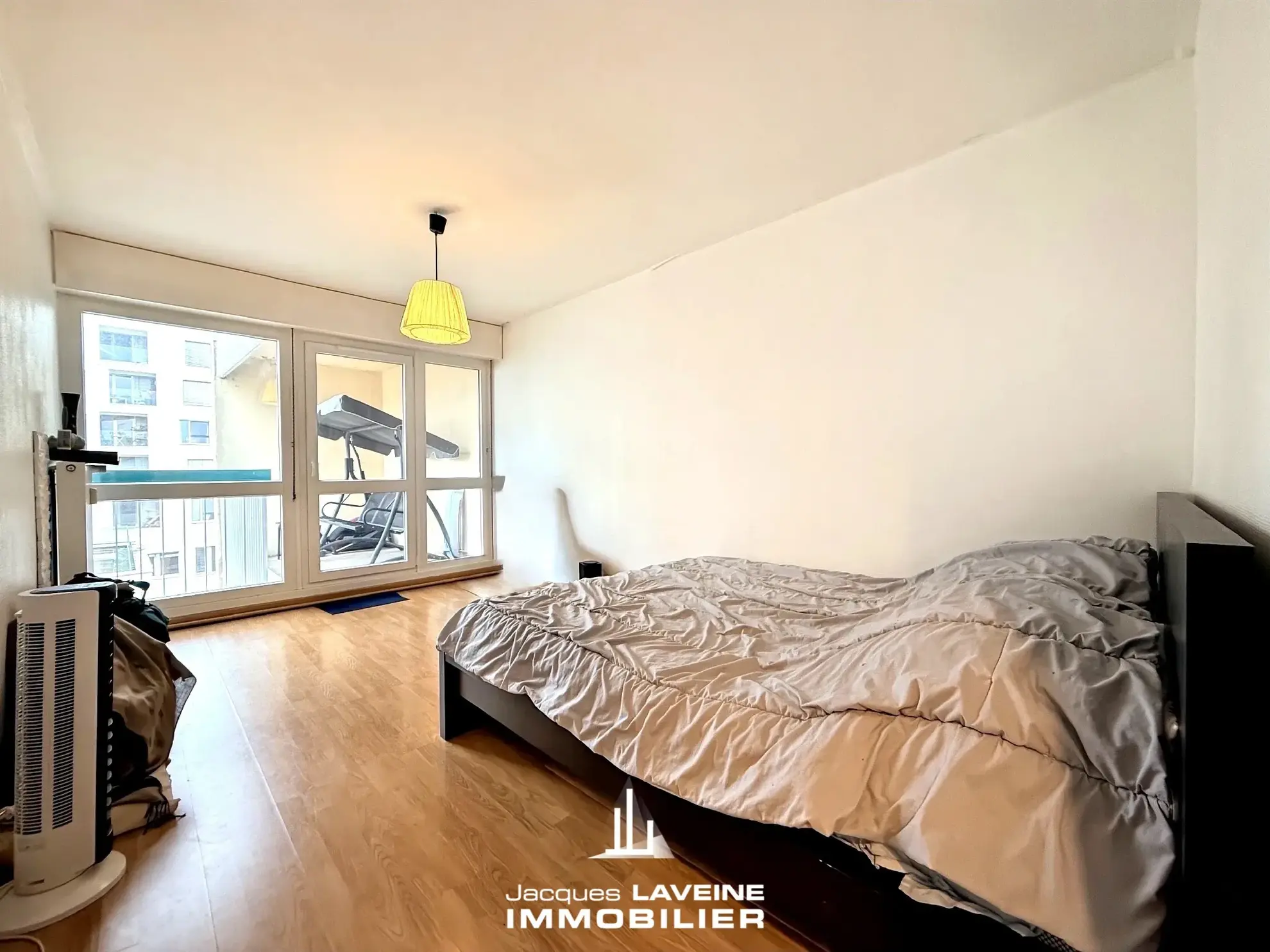 Bel appartement 2 pièces à Metz, dernier étage avec loggia et proximité gare 