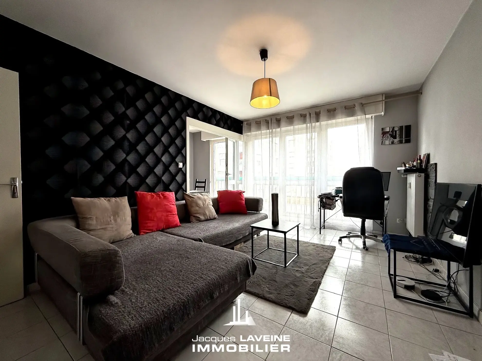 Bel appartement 2 pièces à Metz, dernier étage avec loggia et proximité gare