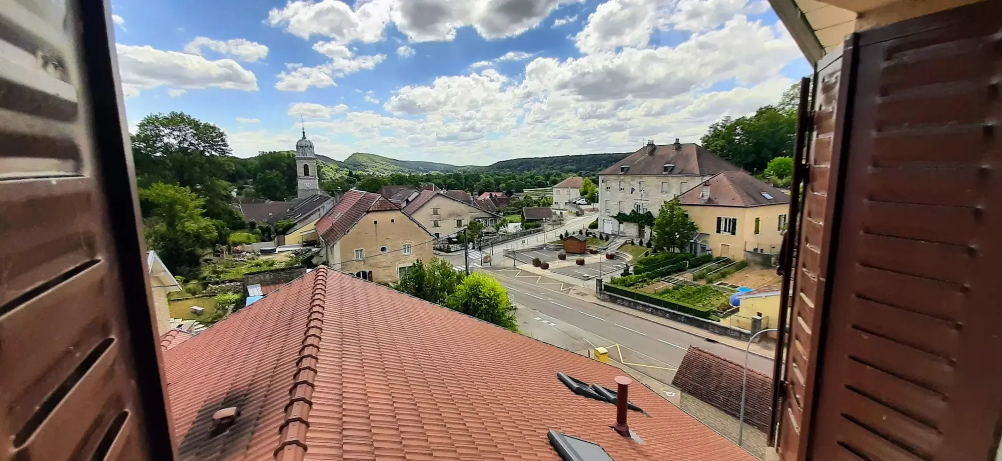 Appartement duplex de 76 m² avec garage aménagé à Avanne-Aveney 