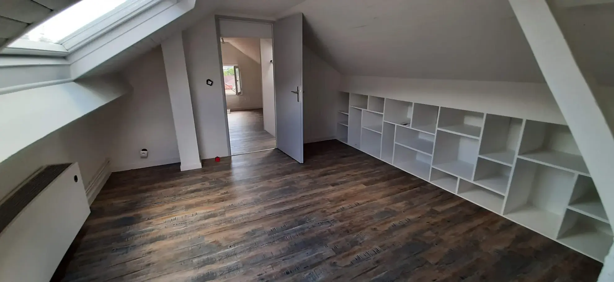 Appartement duplex de 76 m² avec garage aménagé à Avanne-Aveney 
