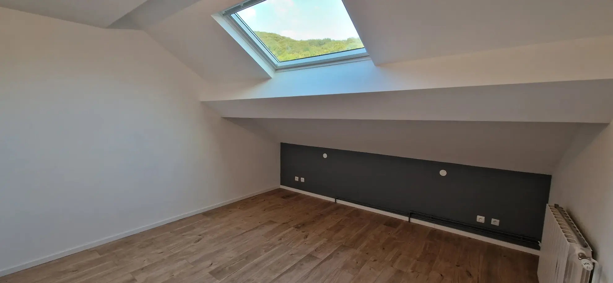 Appartement duplex de 76 m² avec garage aménagé à Avanne-Aveney 