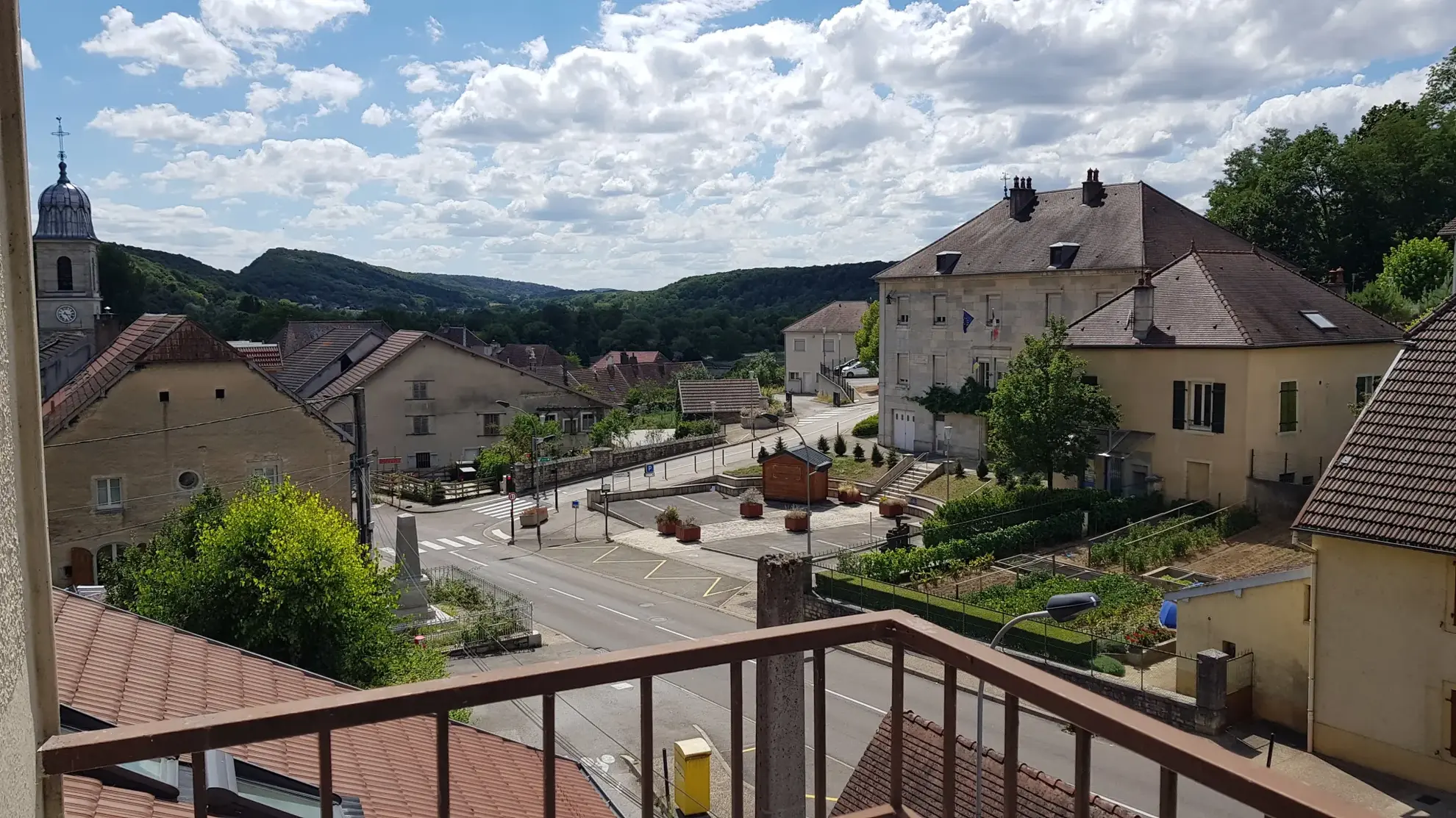 Appartement duplex de 76 m² avec garage aménagé à Avanne-Aveney 