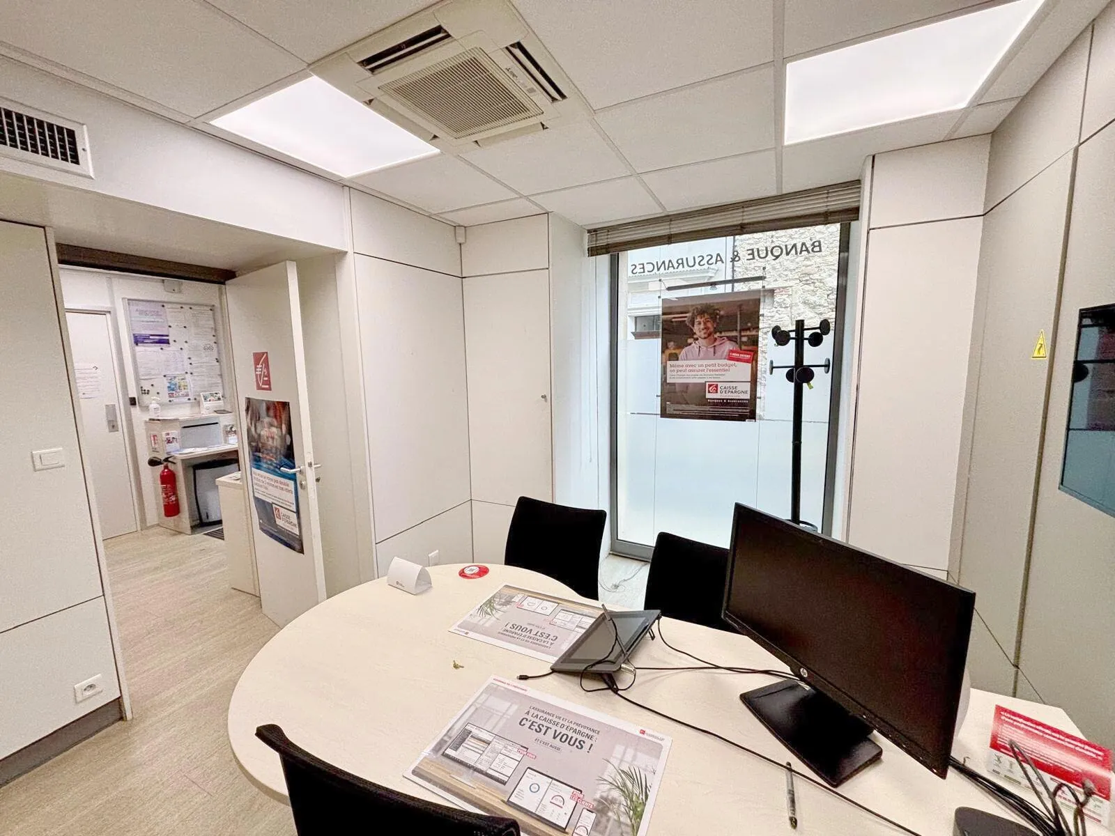 Local commercial lumineux à vendre à Taulignan, idéal pour activités professionnelles