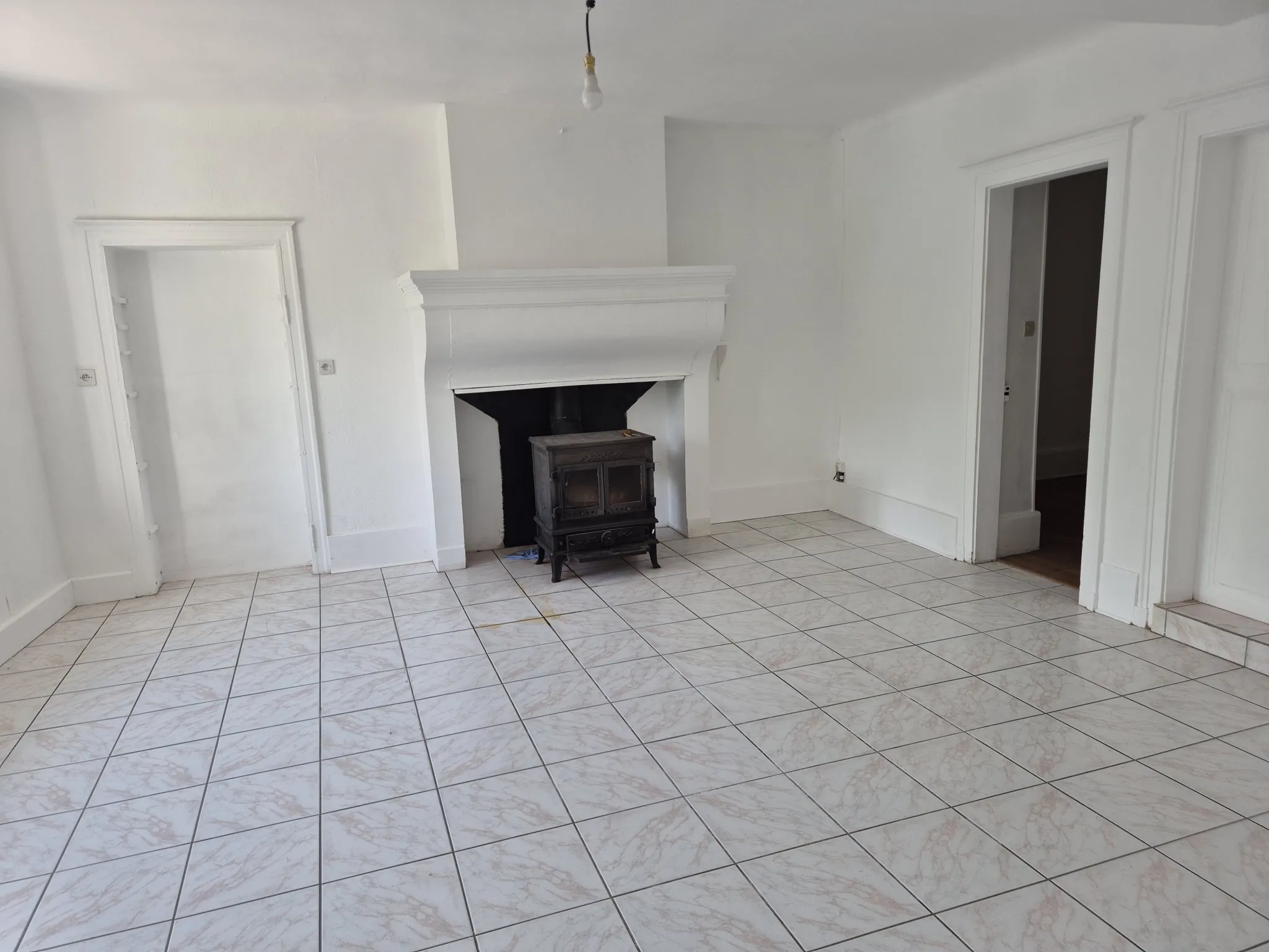 Maison de village de 82m² avec jardin et dépendances à Roches sur Marne 