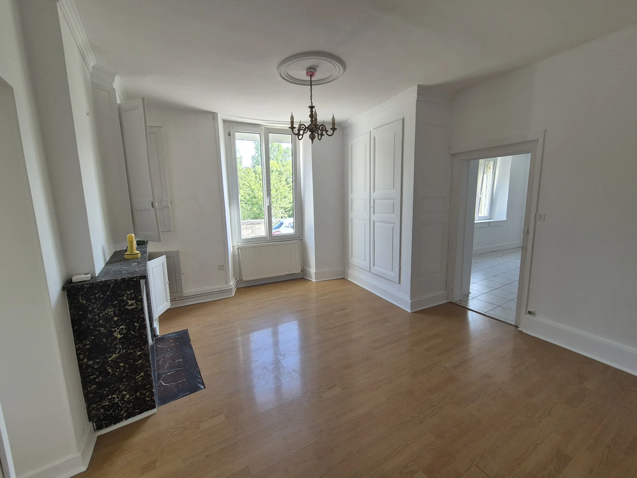 Maison de village de 82m² avec jardin et dépendances à Roches sur Marne 