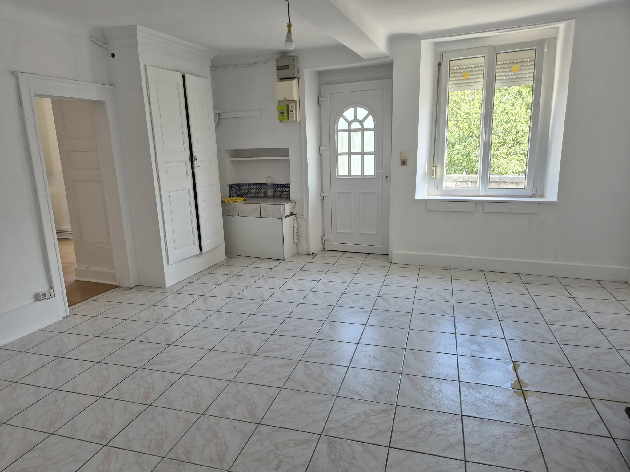 Maison de village de 82m² avec jardin et dépendances à Roches sur Marne 