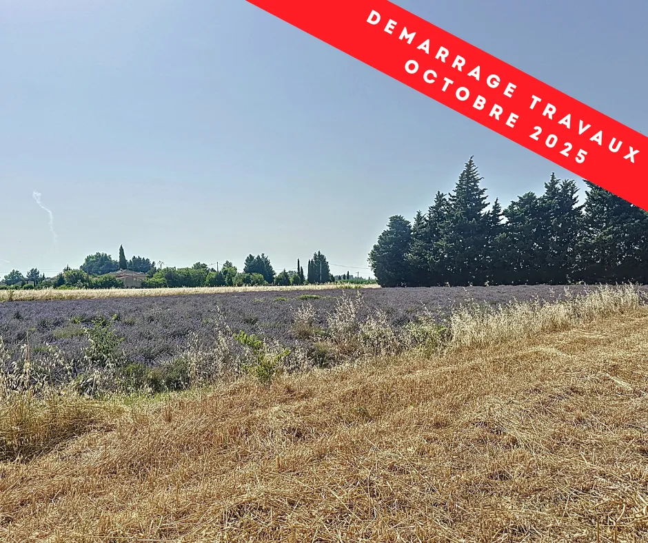 Terrain constructible à Orange avec vue panoramique sur Ventoux et Dentelles - 951 m² 