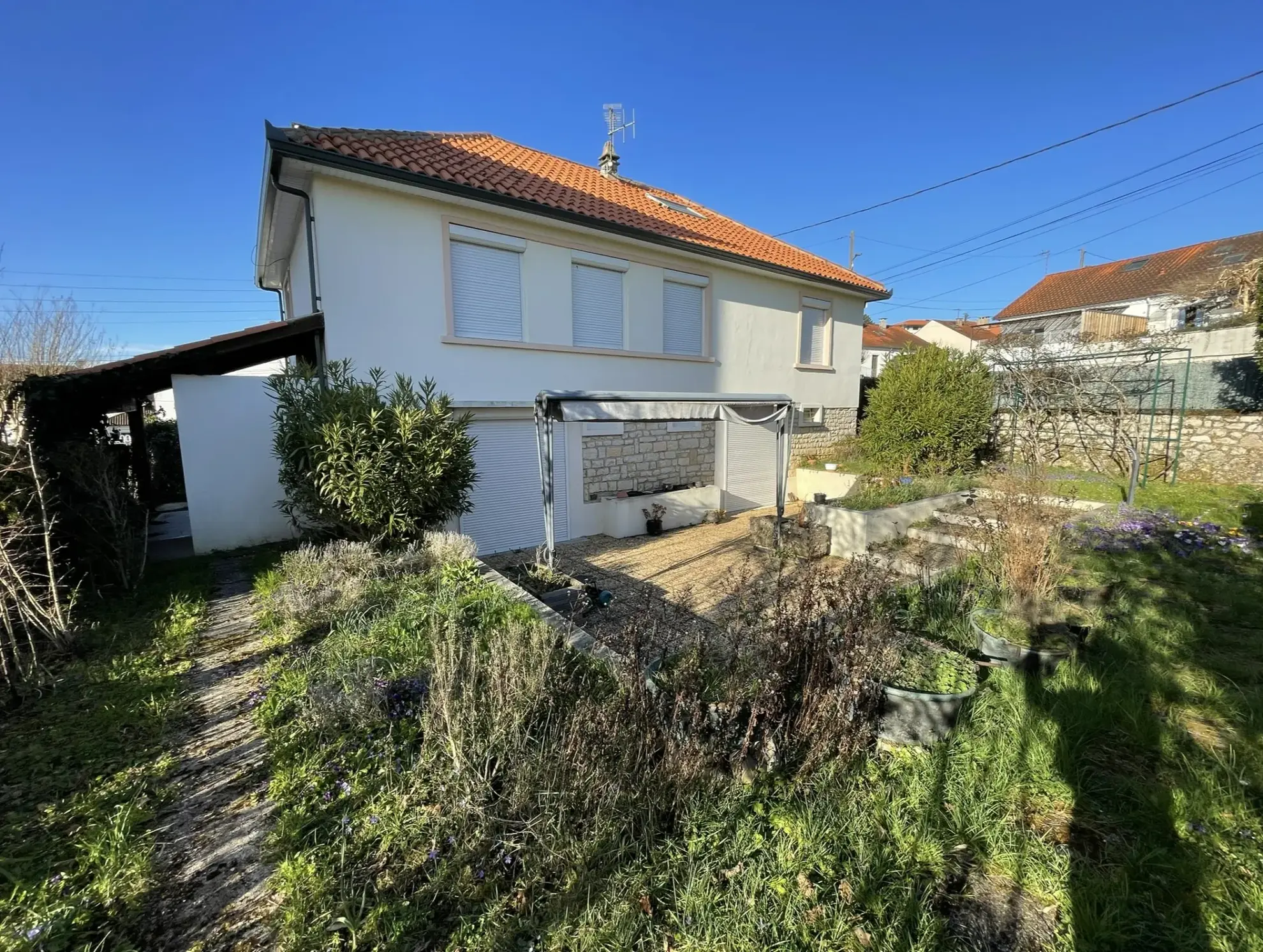 Maison de ville à Cahors avec jardin et garage – Quartier calme et proche du centre 