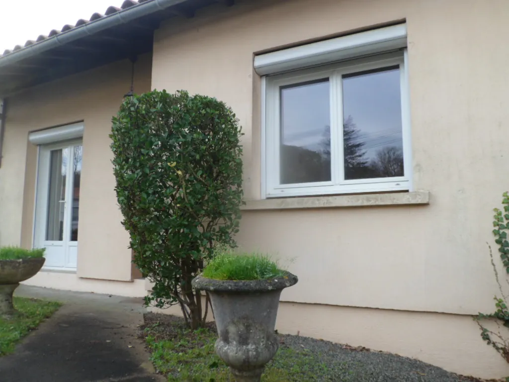 Maison familiale à Pouzauges avec vue et garage, secteur calme