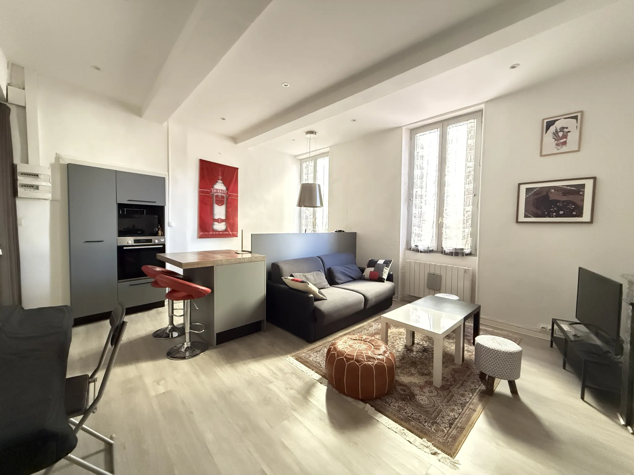 Appartement 2 pièces rénové avec cave au cœur de Nîmes 