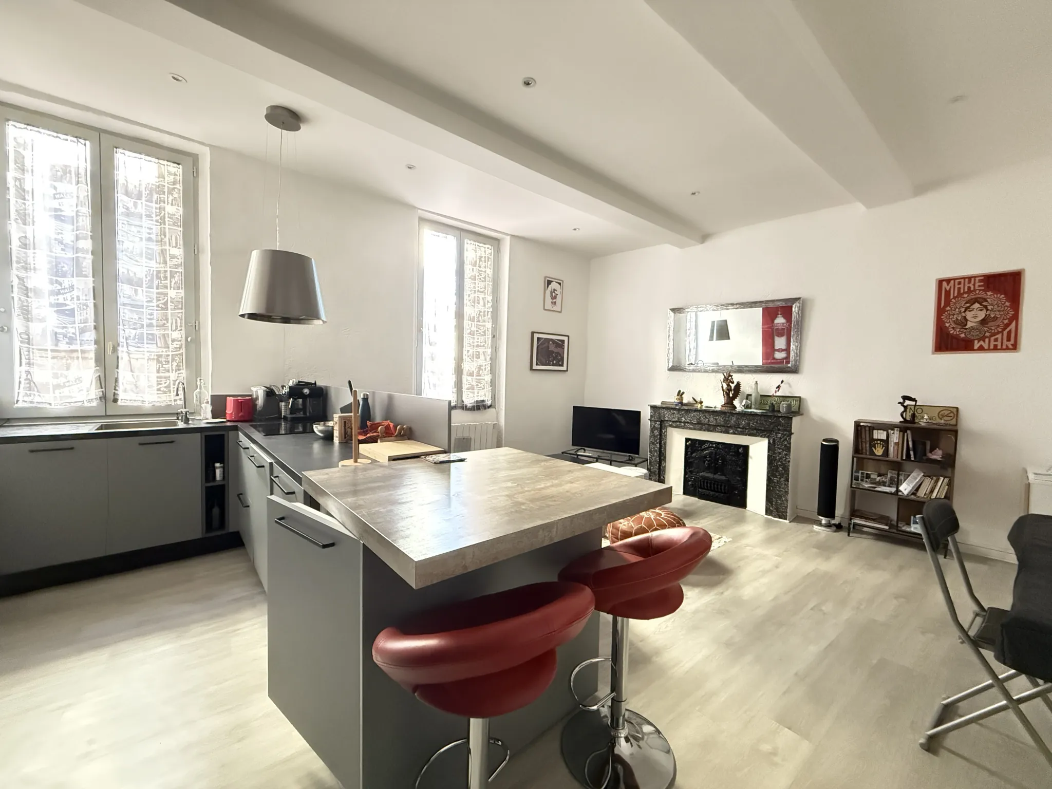 Appartement 2 pièces rénové avec cave au cœur de Nîmes 