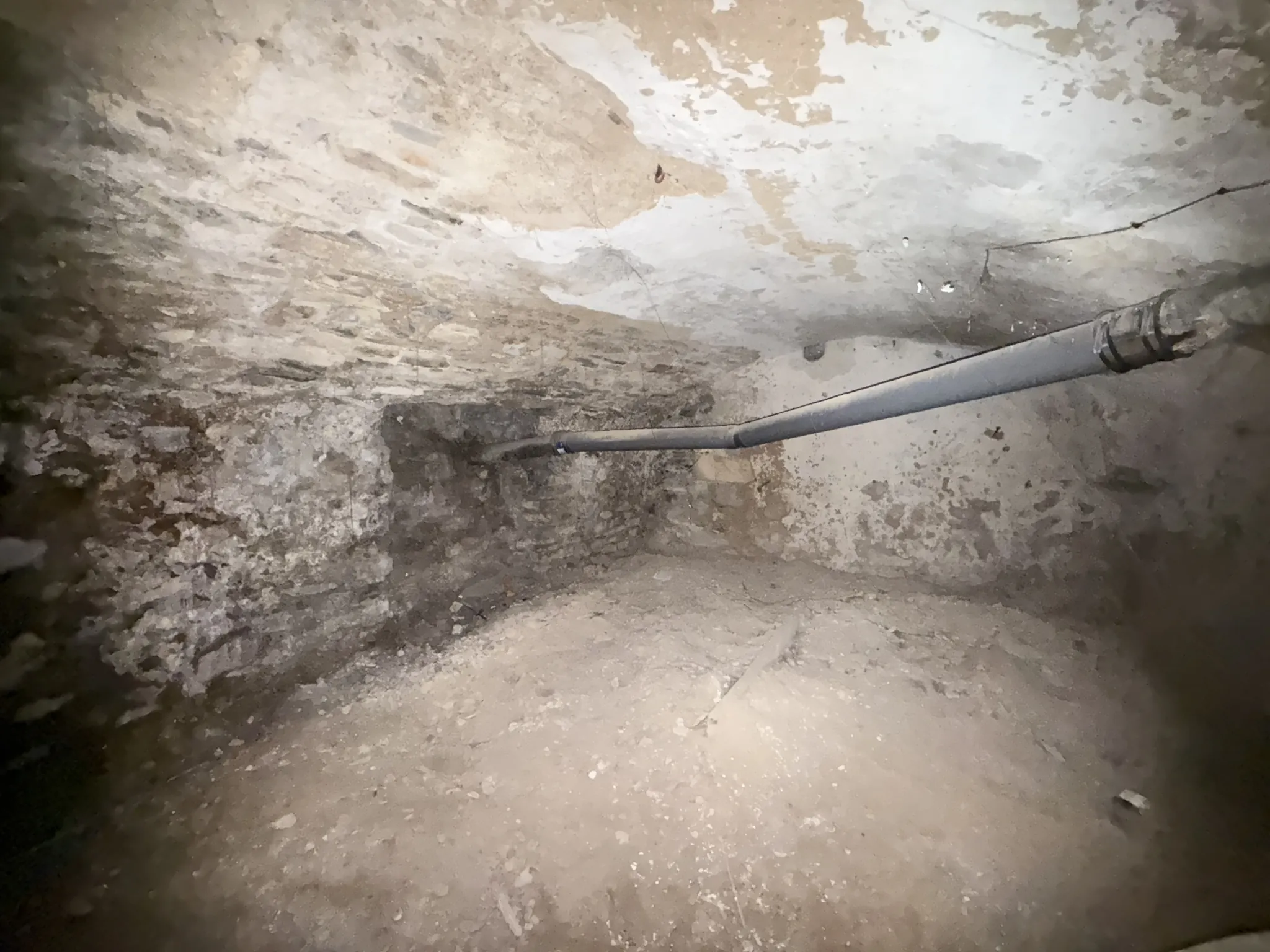 Appartement 2 pièces rénové avec cave au cœur de Nîmes 