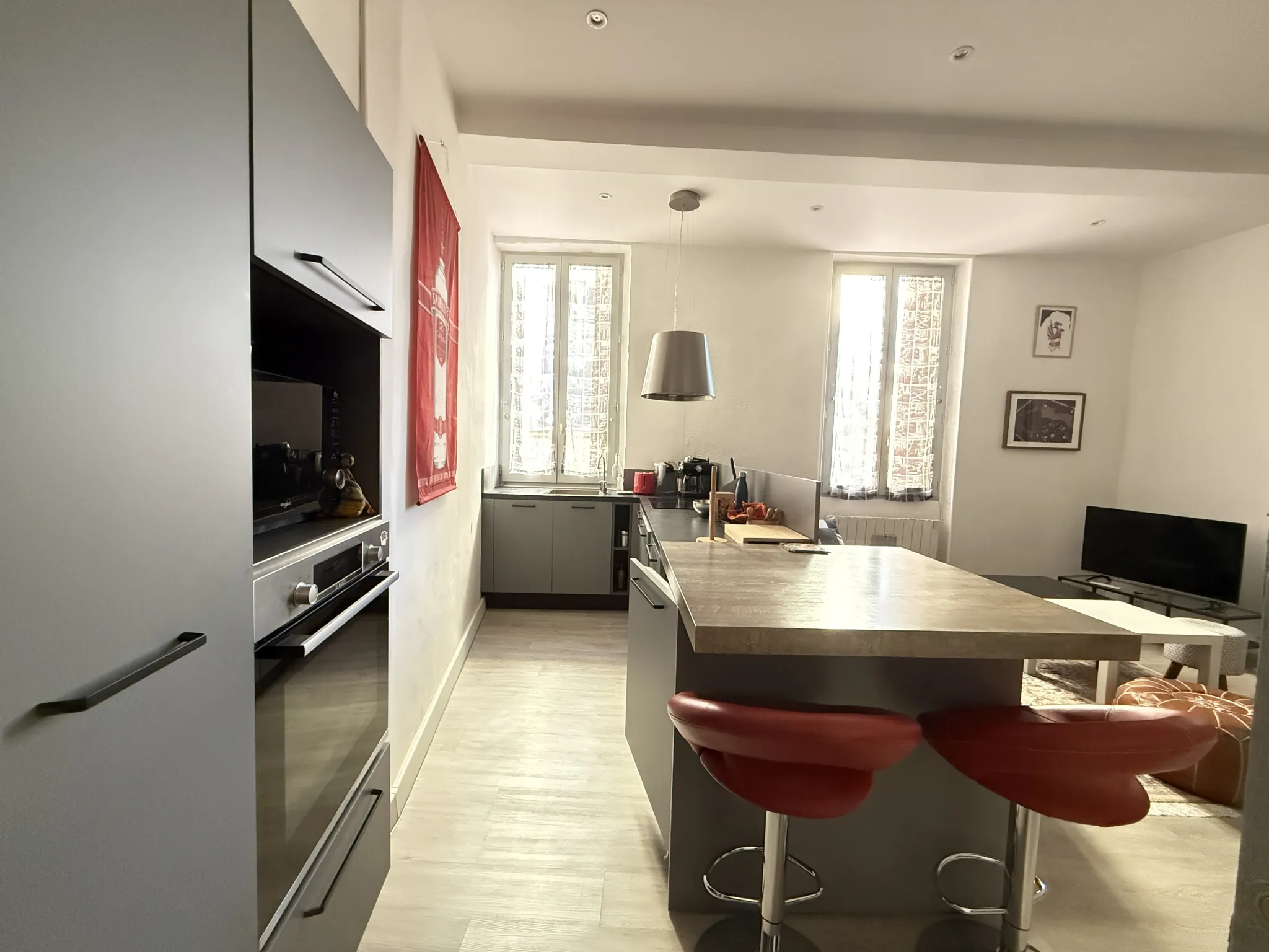 Appartement 2 pièces rénové avec cave au cœur de Nîmes