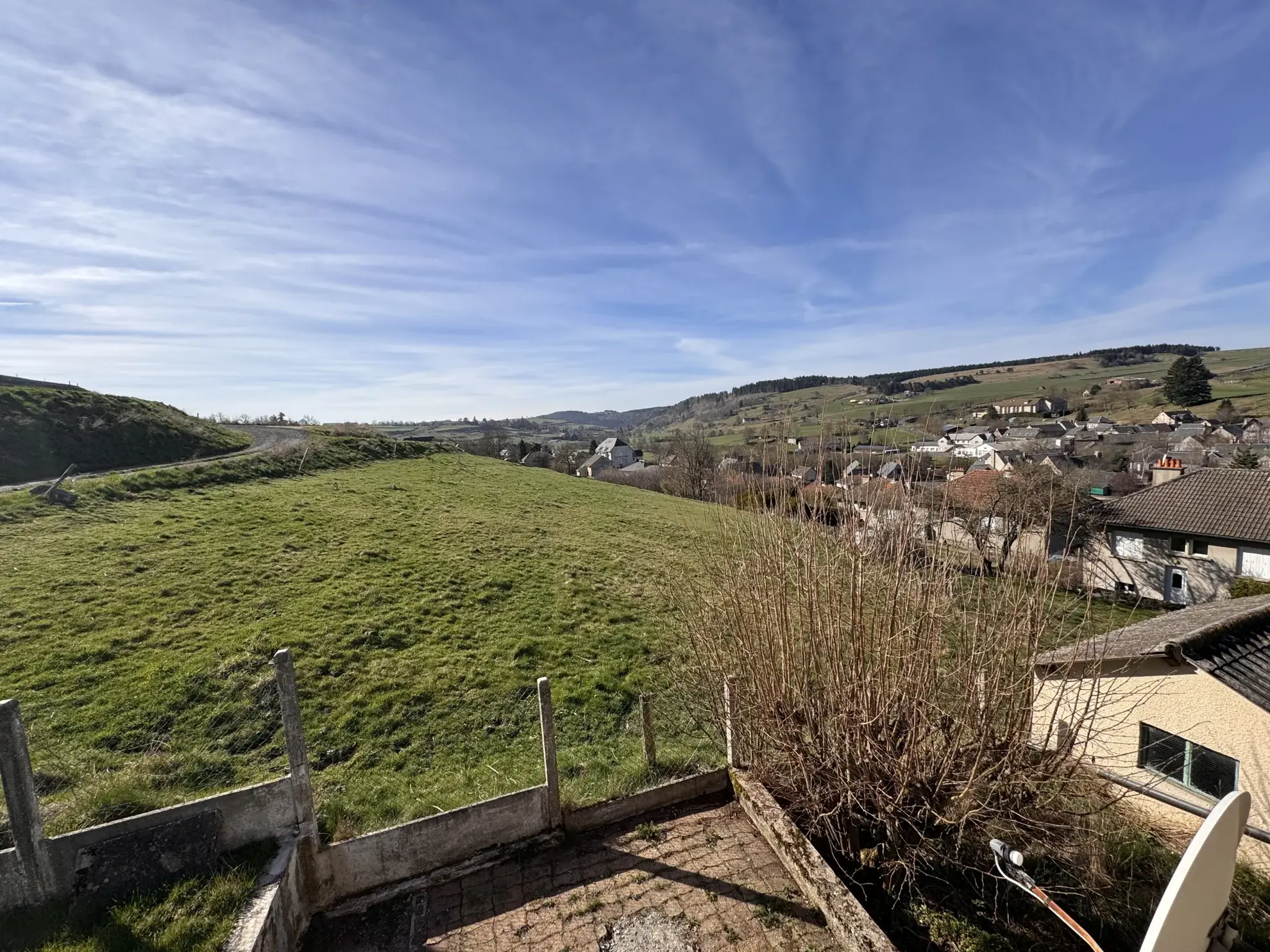 Maison à vendre sur les hauteurs d'Allanche avec 4 chambres et terrain de 586 m² 