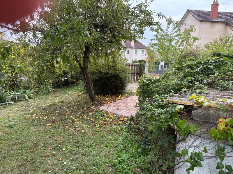 Maison indépendante avec 4 chambres, jardin et garage à Imphy proche de Nevers 