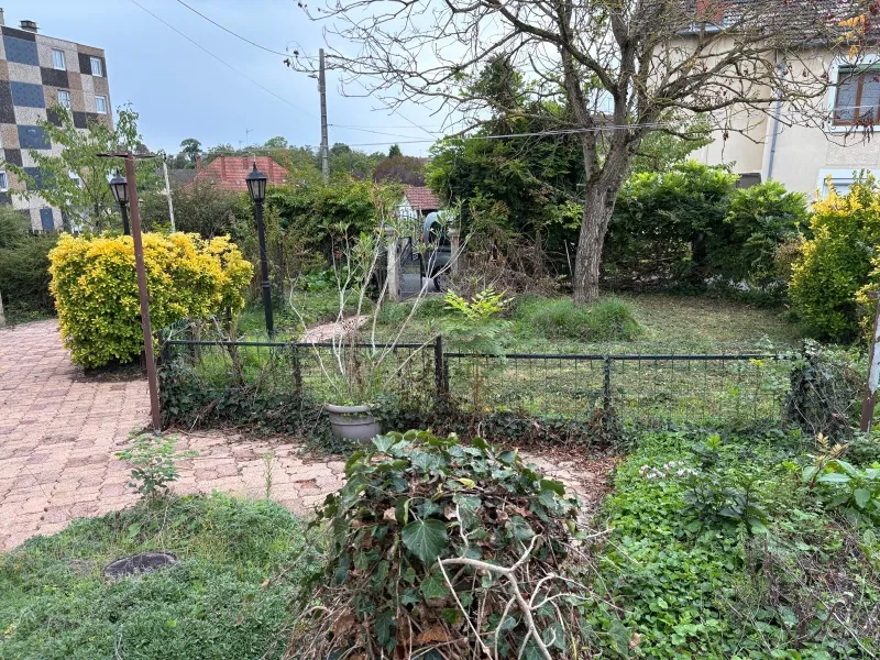 Maison indépendante avec 4 chambres, jardin et garage à Imphy proche de Nevers 