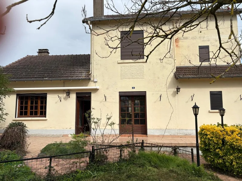 Maison indépendante avec 4 chambres, jardin et garage à Imphy proche de Nevers 