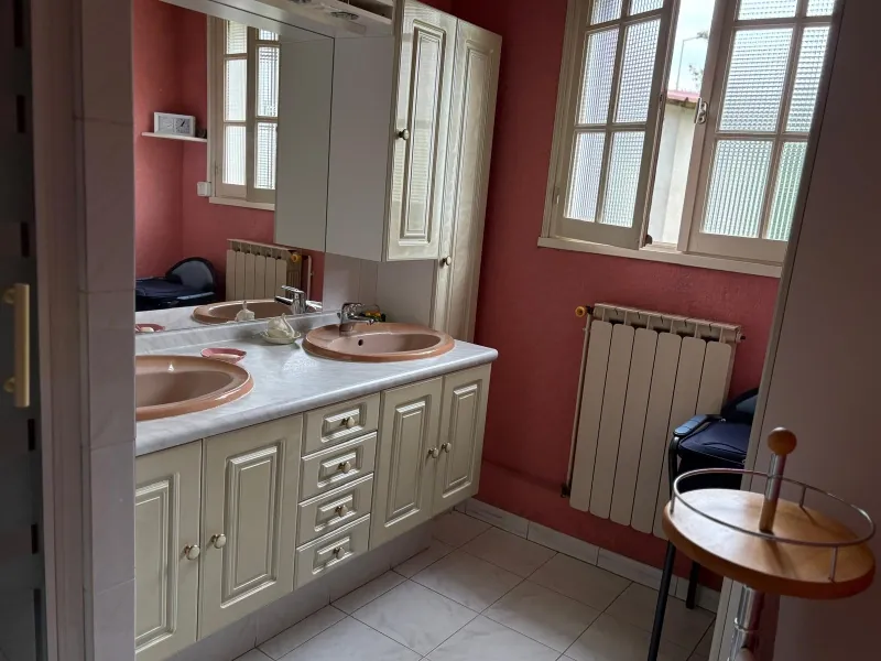 Maison indépendante avec 4 chambres, jardin et garage à Imphy proche de Nevers 