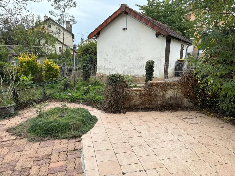 Maison indépendante avec 4 chambres, jardin et garage à Imphy proche de Nevers 