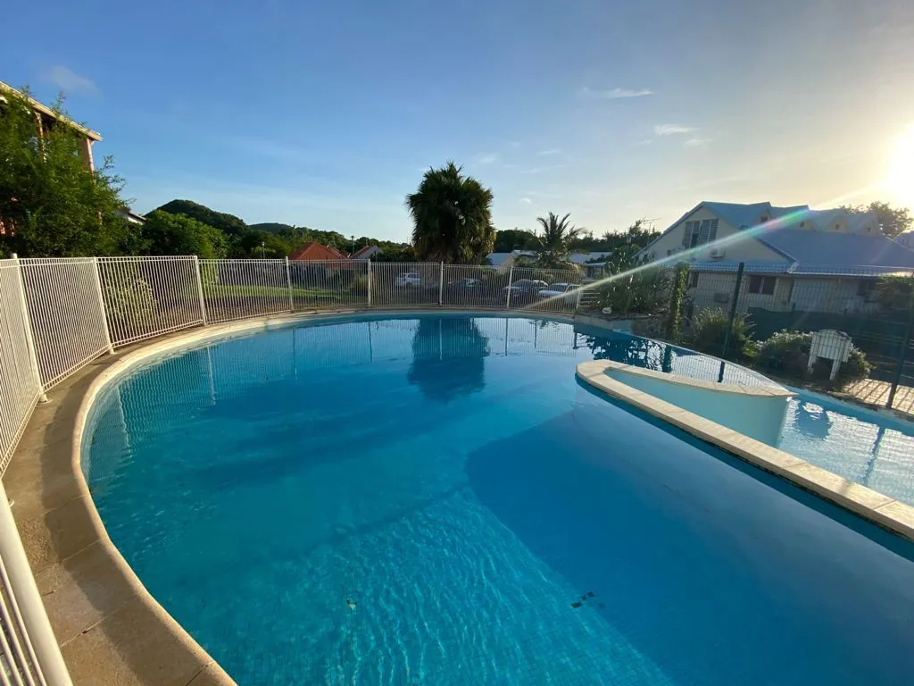 Studio rénové avec terrasse et piscine à Sainte-Anne - Martinique 