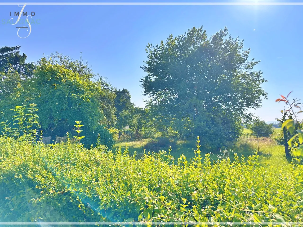 Terrain à bâtir de 800 m² à Saint-Denis-lès-Bourg - Secteur calme et résidentiel 