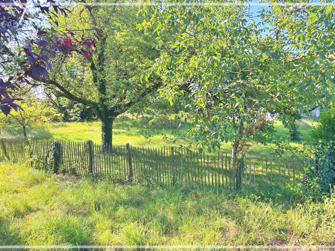 Terrain à bâtir de 800 m² à Saint-Denis-lès-Bourg - Secteur calme et résidentiel 