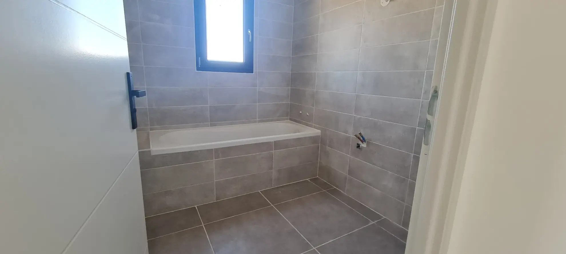 Villa neuve moderne avec 4 chambres à Beziers - RT2020, garage et jardin 