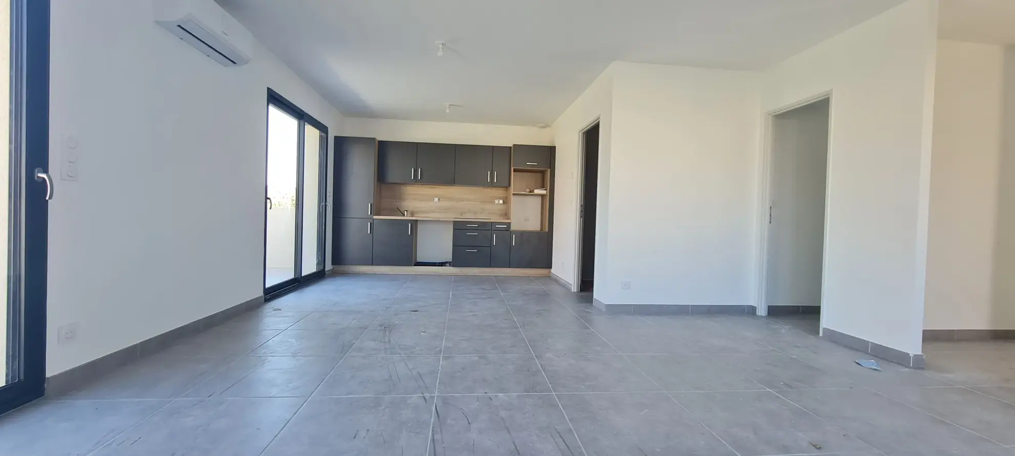 Villa neuve moderne avec 4 chambres à Beziers - RT2020, garage et jardin 