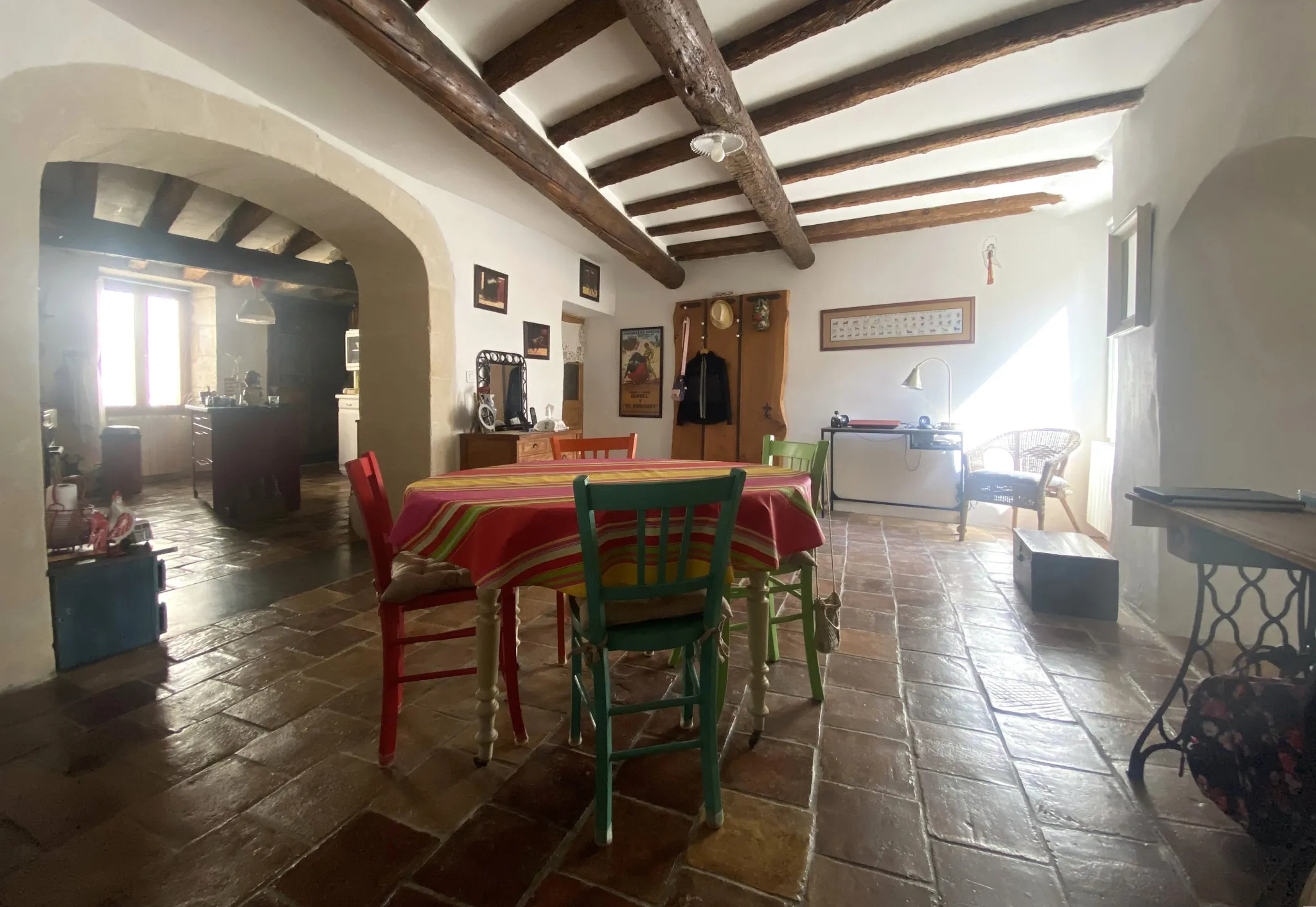 Maison de village à Meynes avec terrasse, garage et lumineux espace de vie 