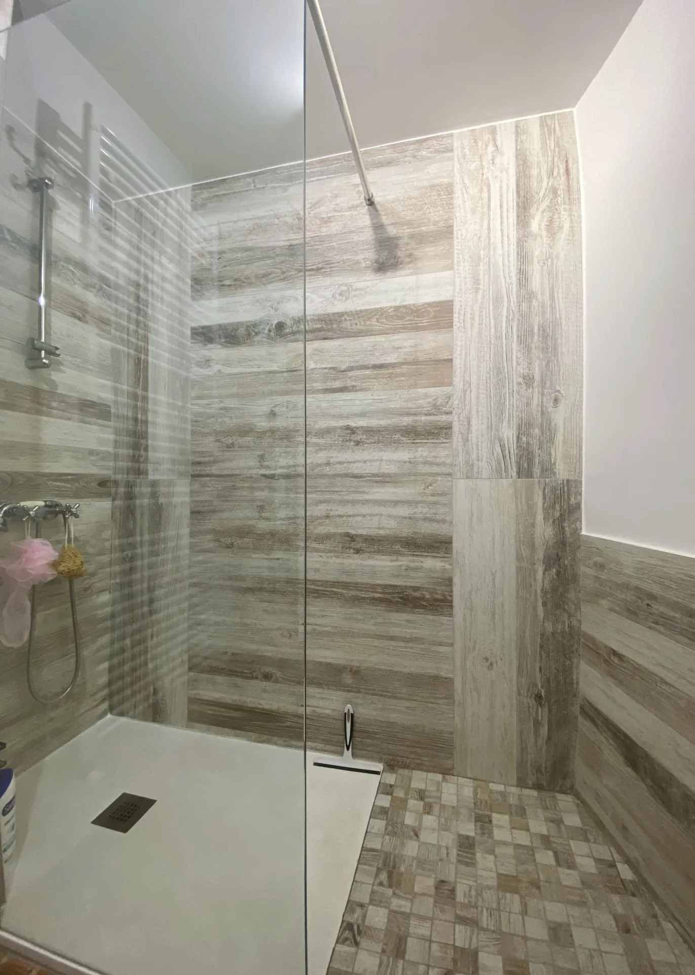 Maison de village à Meynes avec terrasse, garage et lumineux espace de vie 