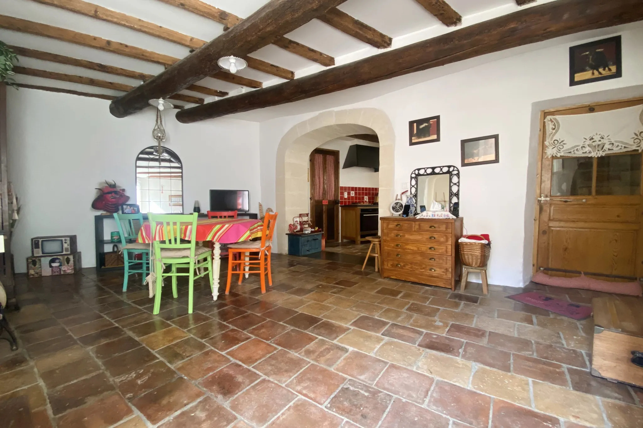 Maison de village à Meynes avec terrasse, garage et lumineux espace de vie 