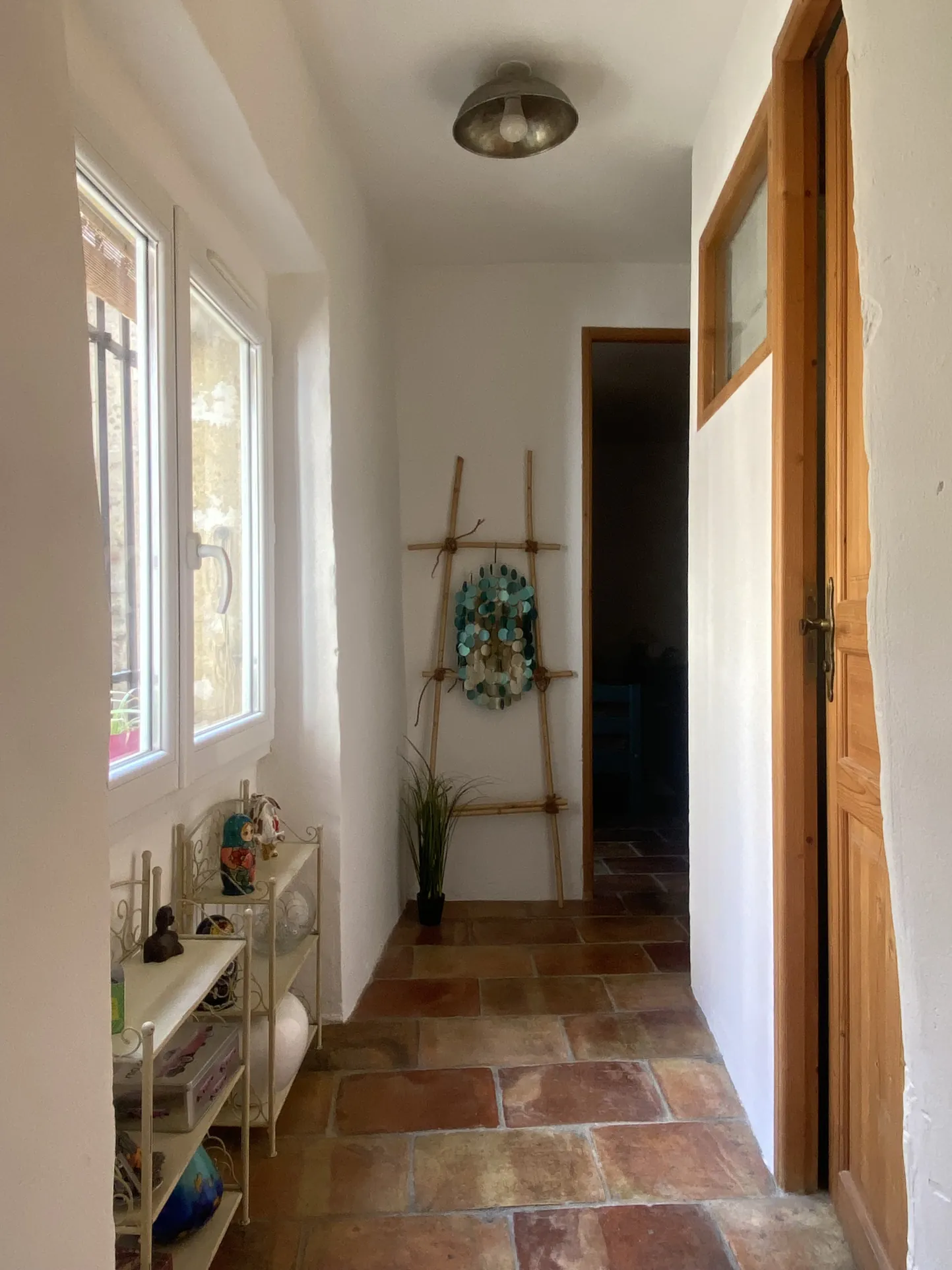 Maison de village à Meynes avec terrasse, garage et lumineux espace de vie 