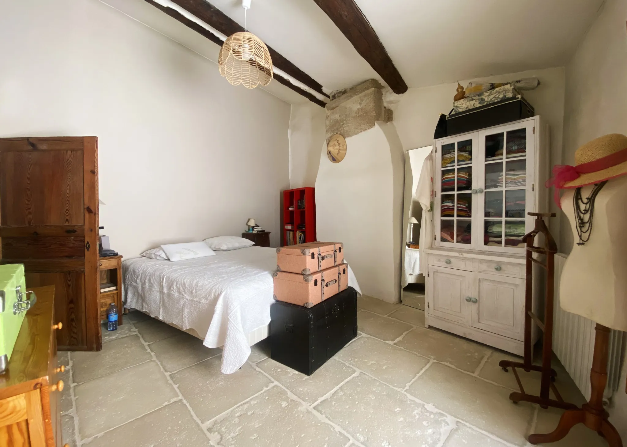 Maison de village à Meynes avec terrasse, garage et lumineux espace de vie 