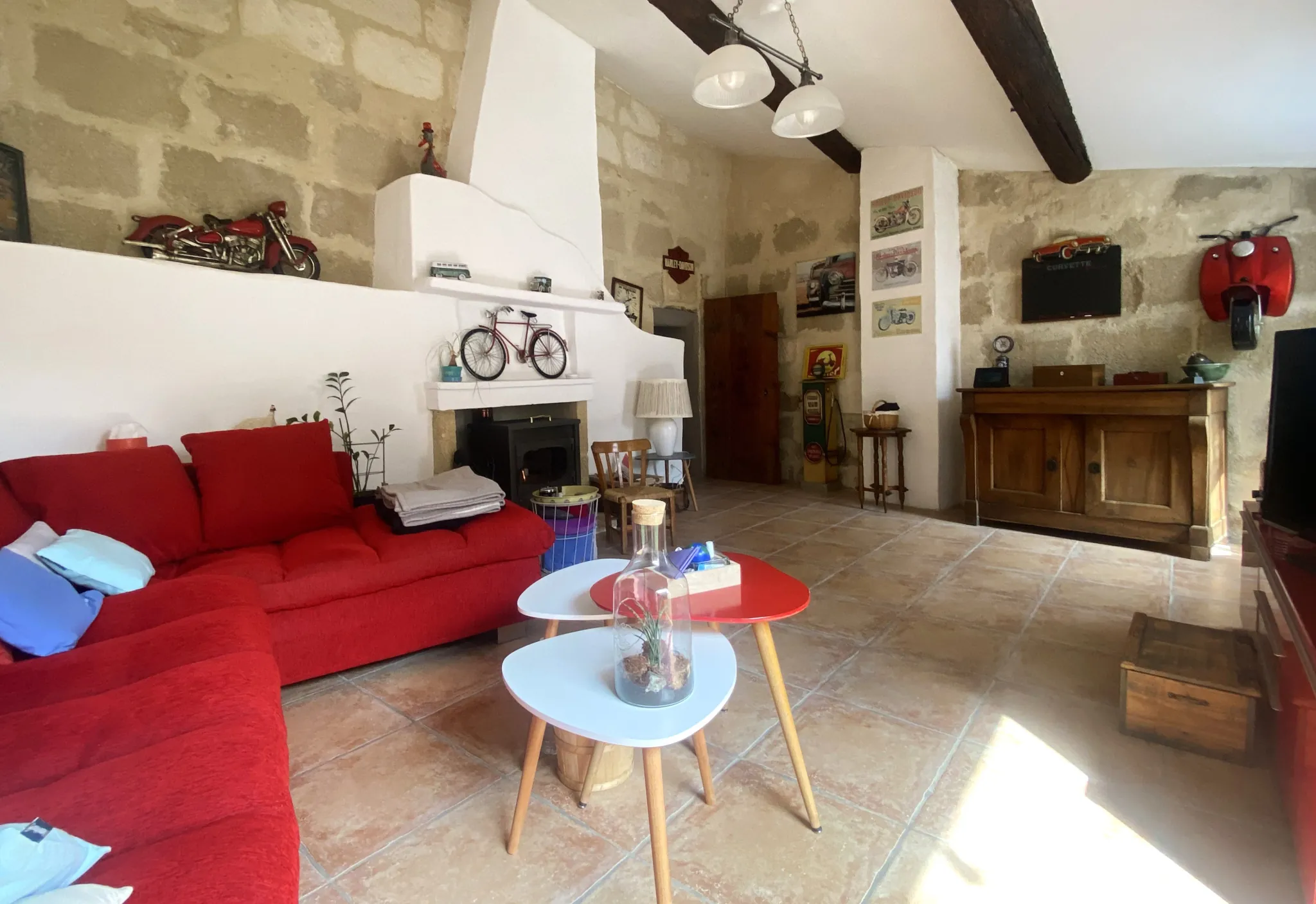 Maison de village à Meynes avec terrasse, garage et lumineux espace de vie