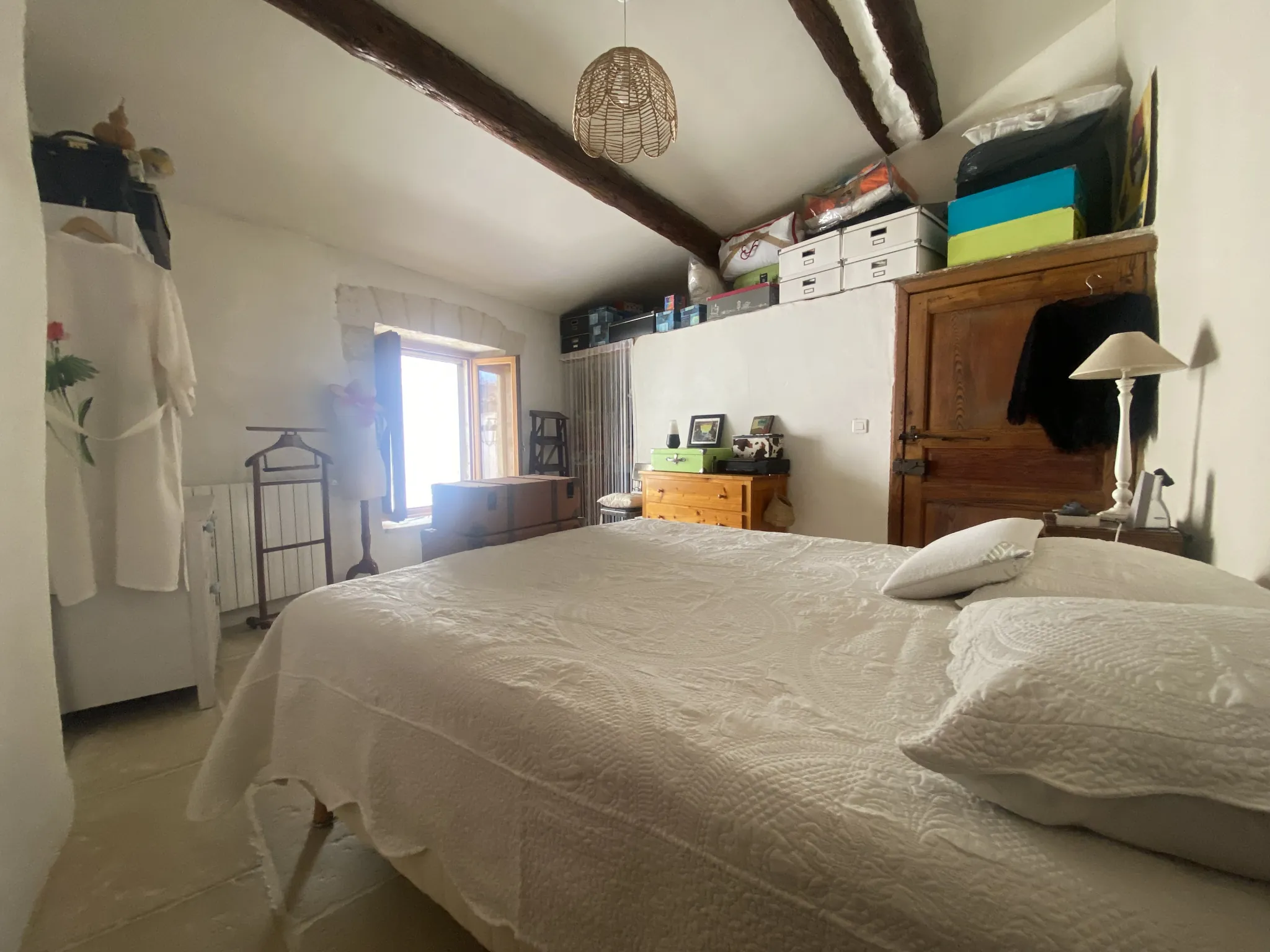 Maison de village à Meynes avec terrasse, garage et lumineux espace de vie 