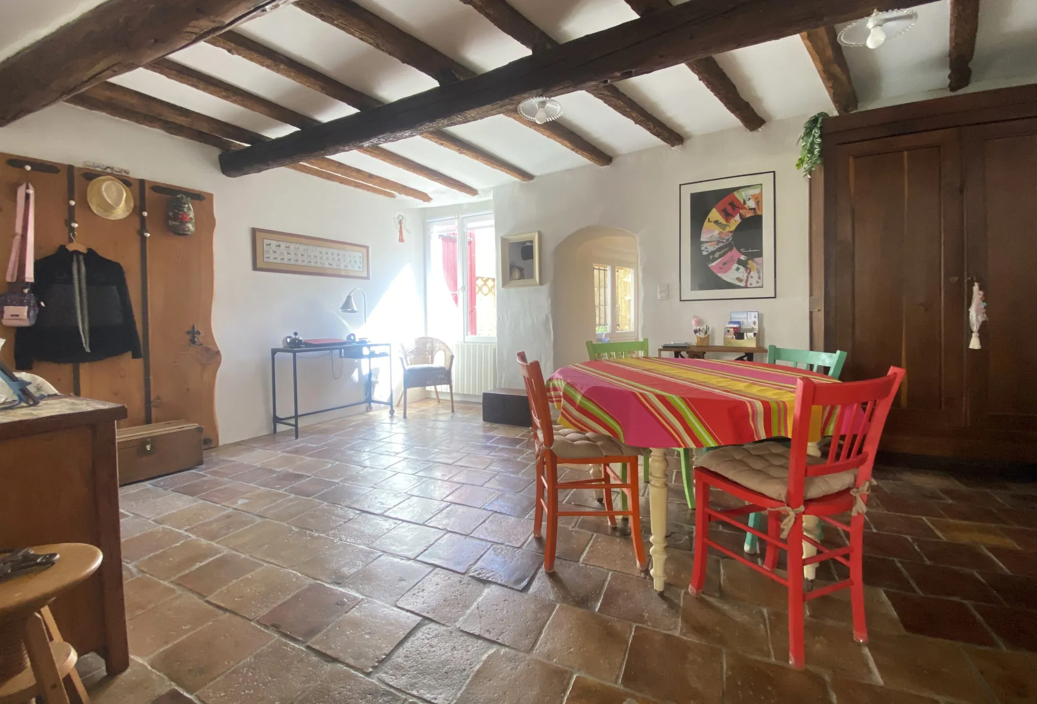 Maison de village à Meynes avec terrasse, garage et lumineux espace de vie 