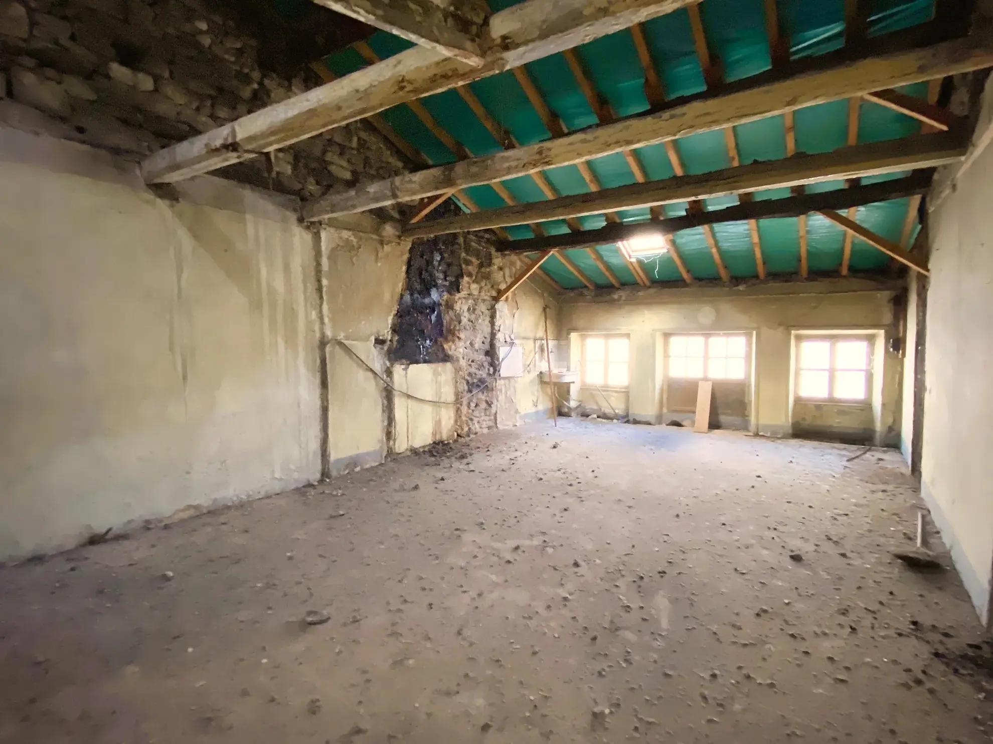 Immeuble à Aubenas avec local commercial et logements en centre-ville 