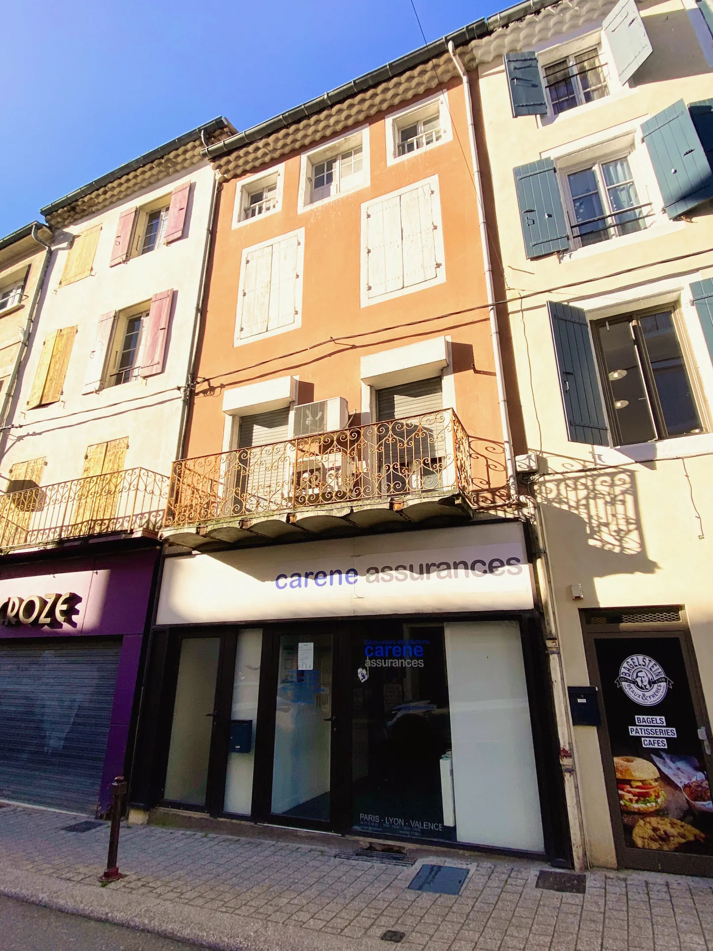 Immeuble à Aubenas avec local commercial et logements en centre-ville 